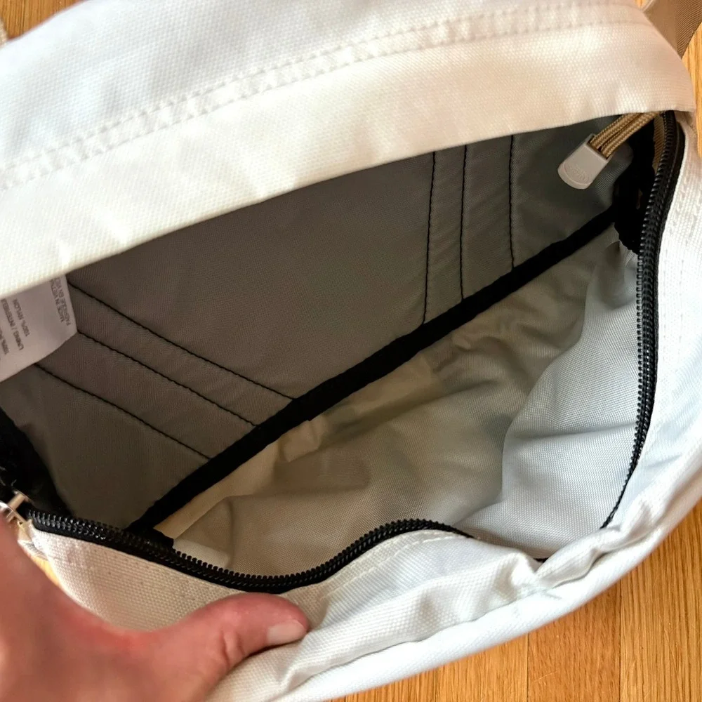 The North Face Roo II Lumbar Pack White Tan Crossbody Waist Bag Hiking Gorpcore